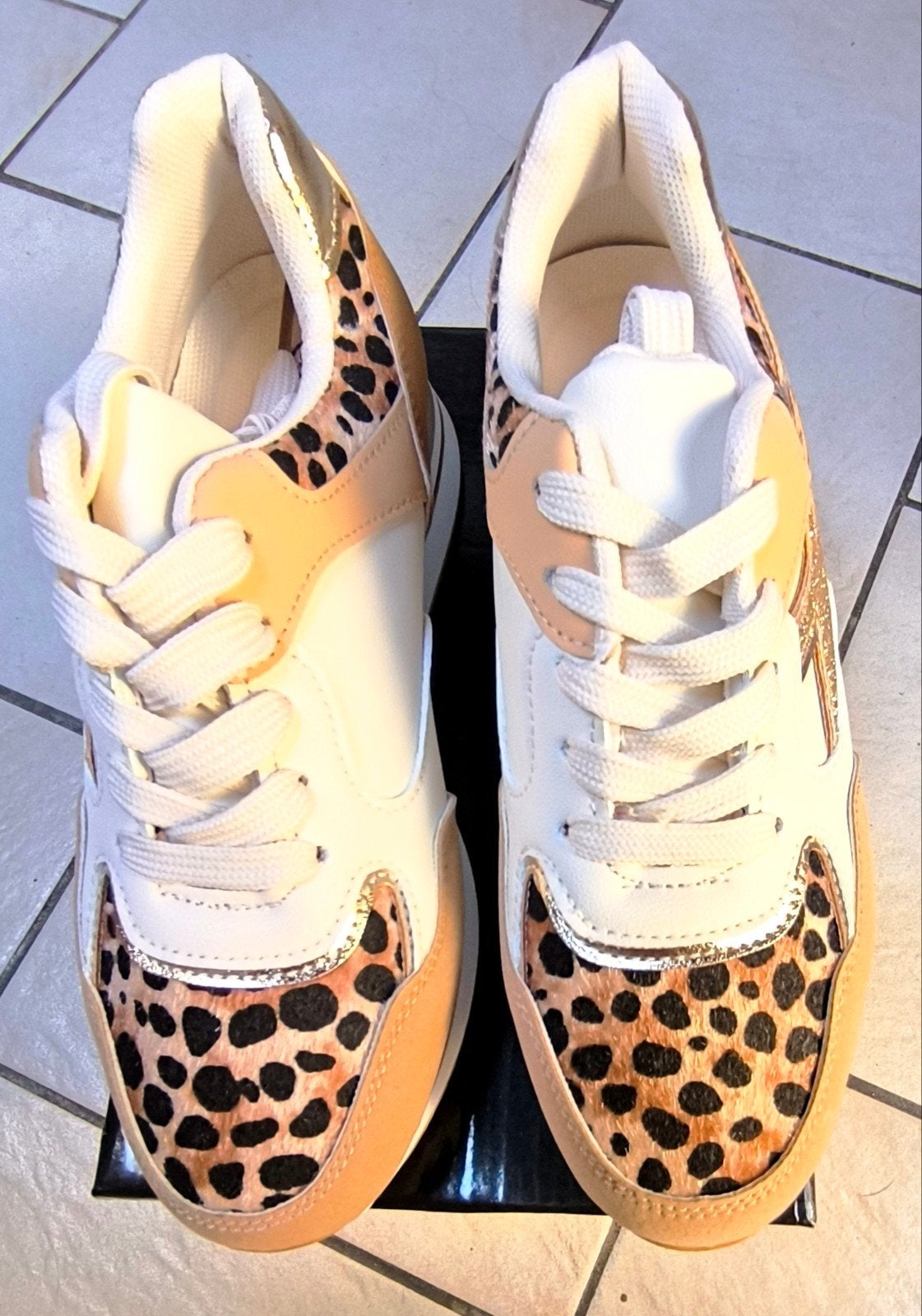 Camelkleurige sneakers., Kinderen en Baby's, Babykleding | Schoentjes en Sokjes, Ophalen of Verzenden, Nieuw, Meisje