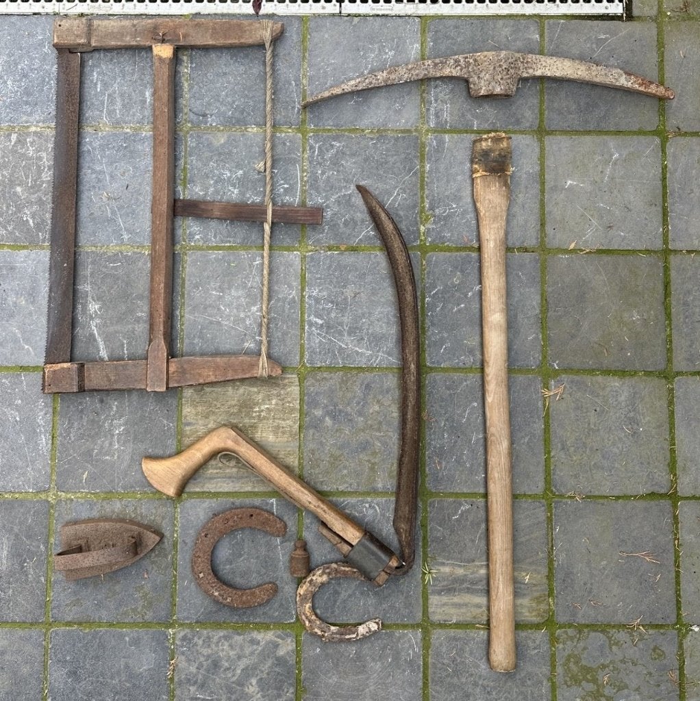 vieux outils, Enlèvement