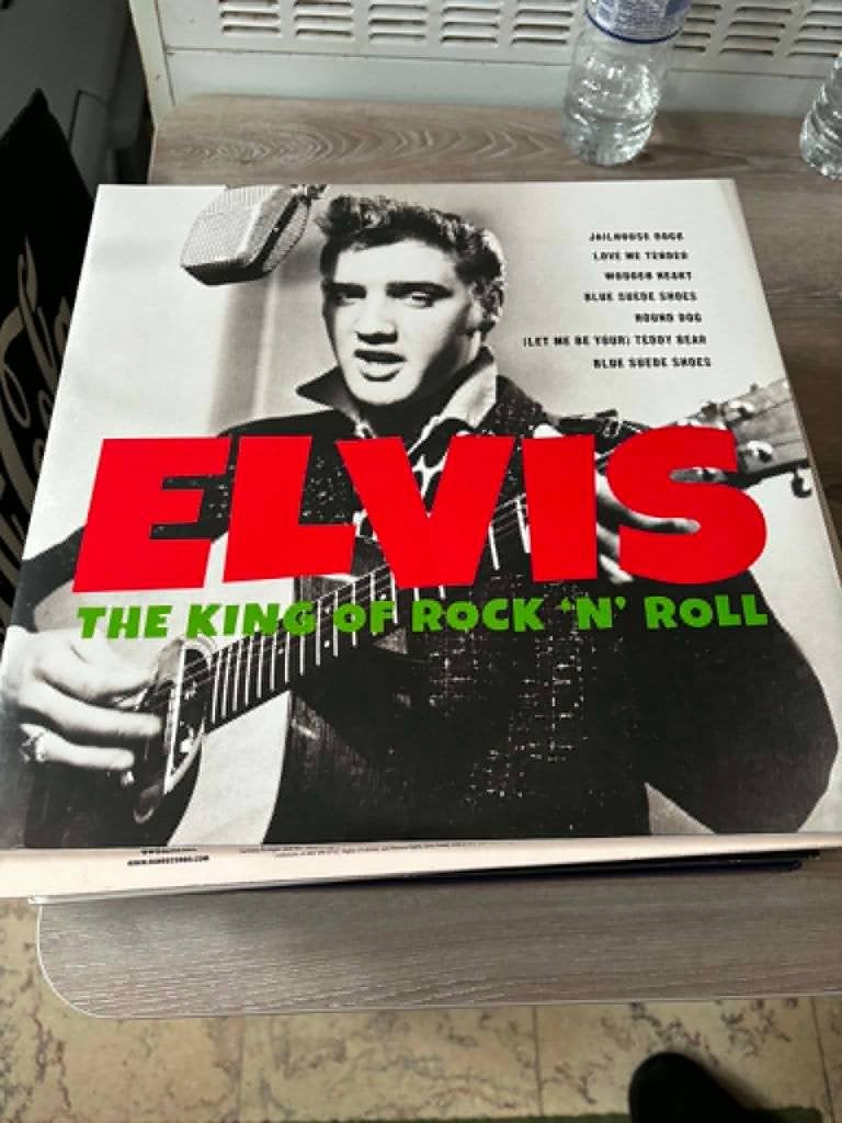 Elvis 2 lp, The King of Rock 'n' roll, Mag weg voor 15 euro., CD & DVD, Vinyles | Rock, 12 pouces, Enlèvement ou Envoi, Neuf, dans son emballage