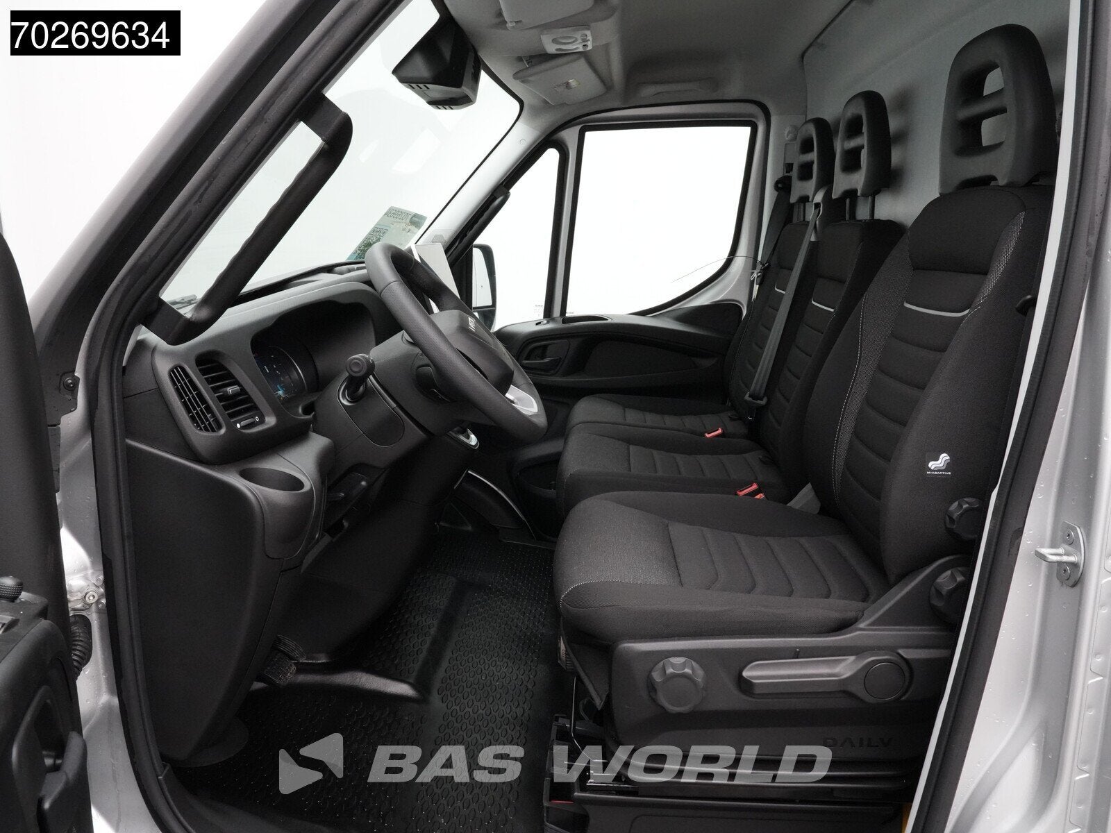 Iveco Daily 35S21 BPM VRIJ! 3.0L Automaat 210PK 3,5t Trekhaa, Auto's, Stof, Euro 6, 4 cilinders, Iveco