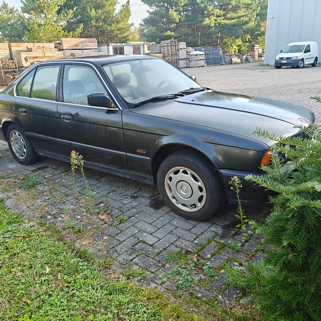 bmw e34 oldtimer, Zwart, 4 cilinders, Zwart, Leder