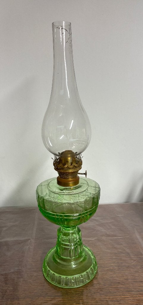 Lampe à pétrole ancienne en uranium/ouraline, Enlèvement ou Envoi