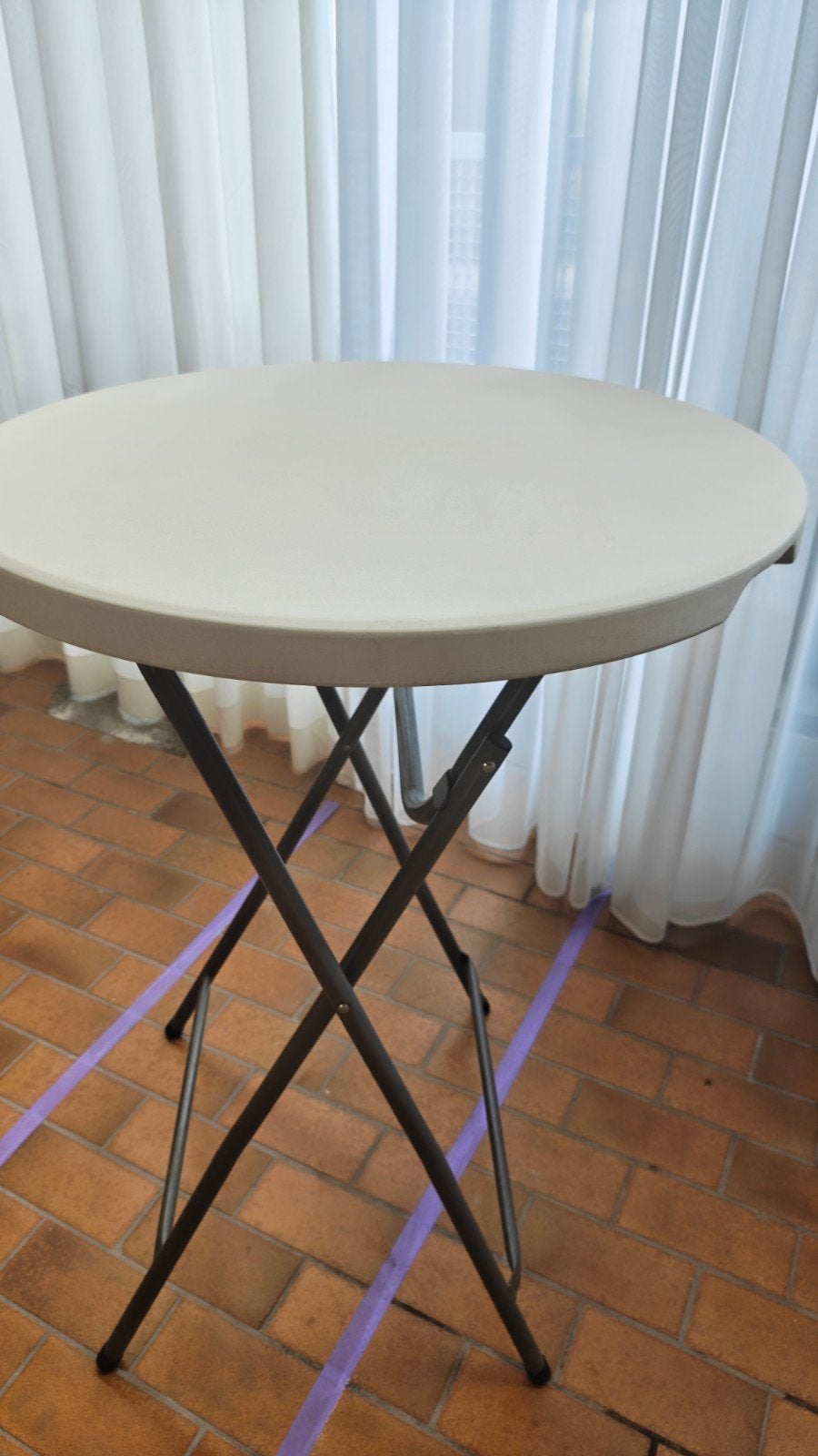Table debout pliable et pratique., Maison & Meubles, Tables | Tables mange-debout, Enlèvement