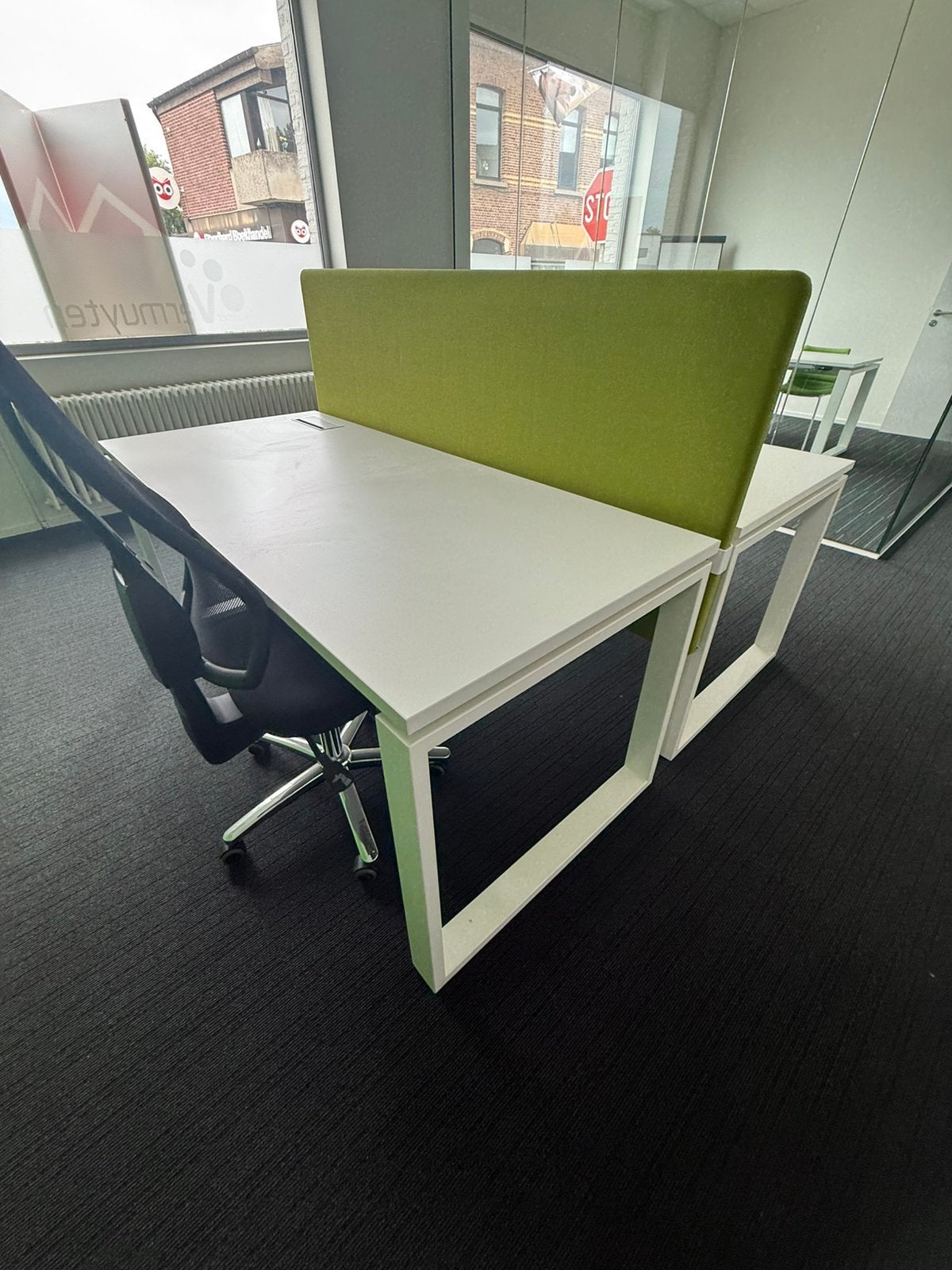 Bureau tafel met tussenschot, Tuin en Terras, Ophalen, Zo goed als nieuw