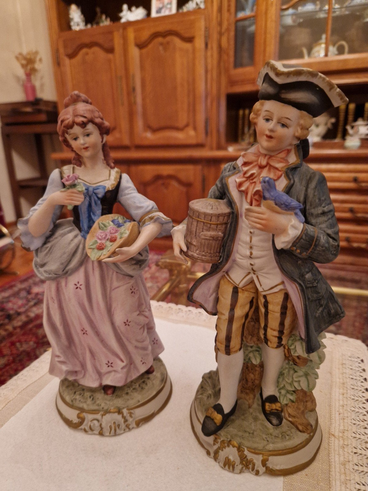 Paire figurines porcelaine biscuit estampillées, Antiquités & Art, Enlèvement