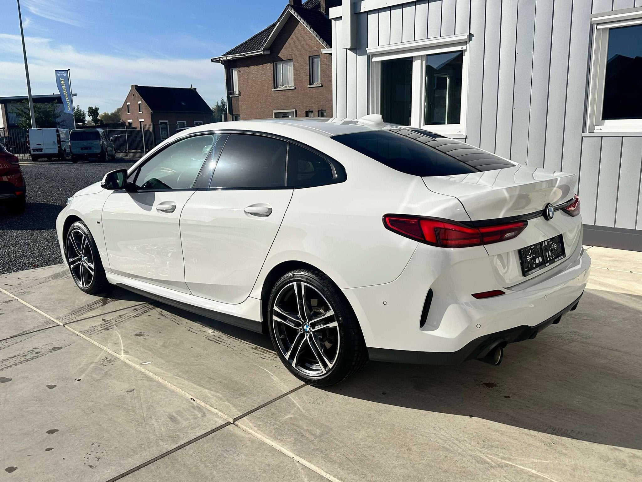 BMW 218 Gran Coupé 218iA * M-Pakket * 12M Garantie *, Auto's, Automaat, Gebruikt, Zwart, Wit