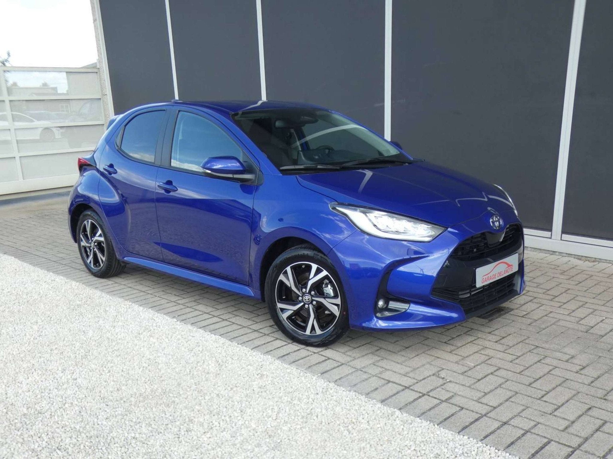 Toyota Yaris Hybrid *ICONIC* +GROOT SCHERM +GPS +Parkeercame, Auto's, 91 g/km, Stof, Gebruikt, Zwart