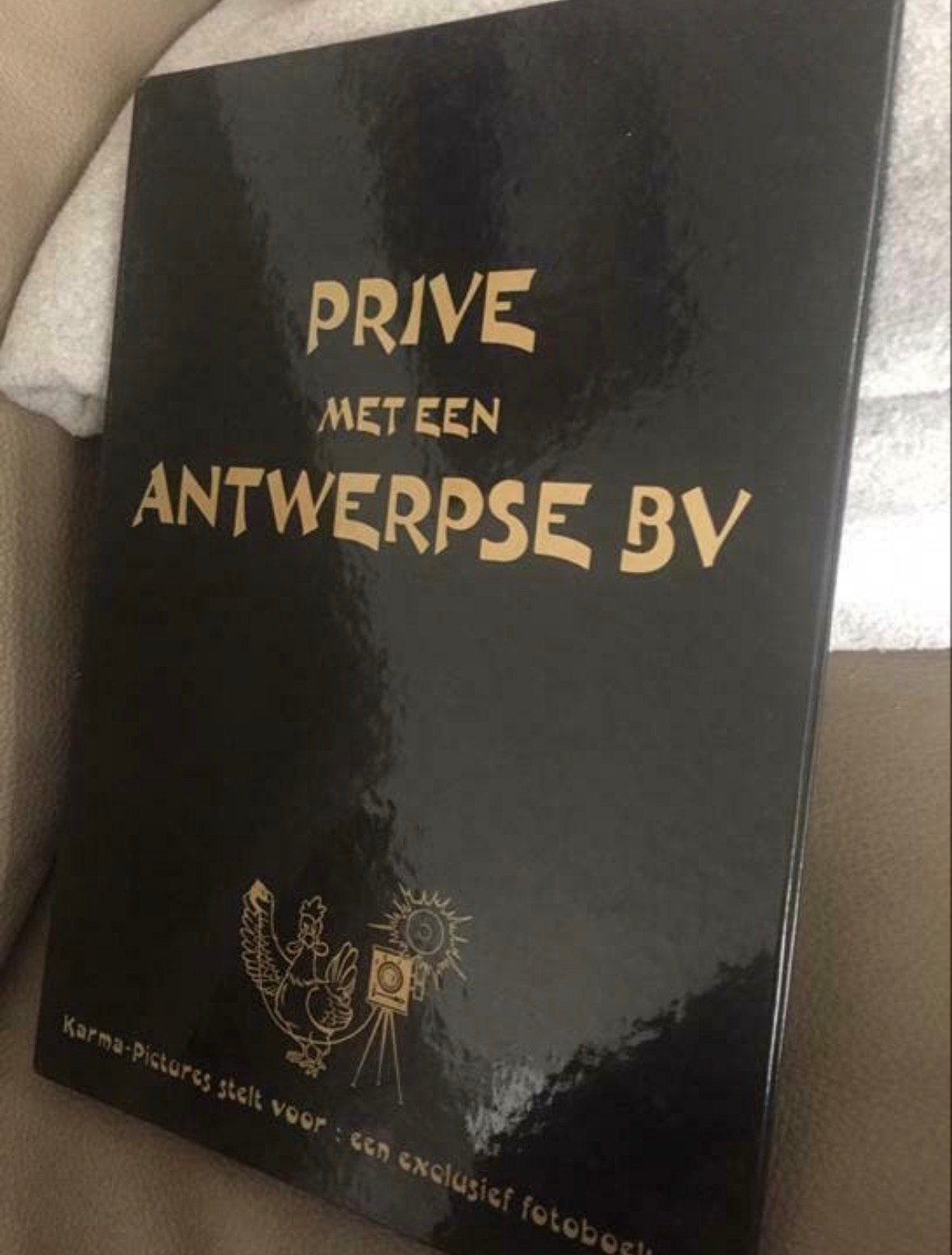 Kiekeboe luxe - privé met een Antwerpse BV, Boeken, Ophalen of Verzenden