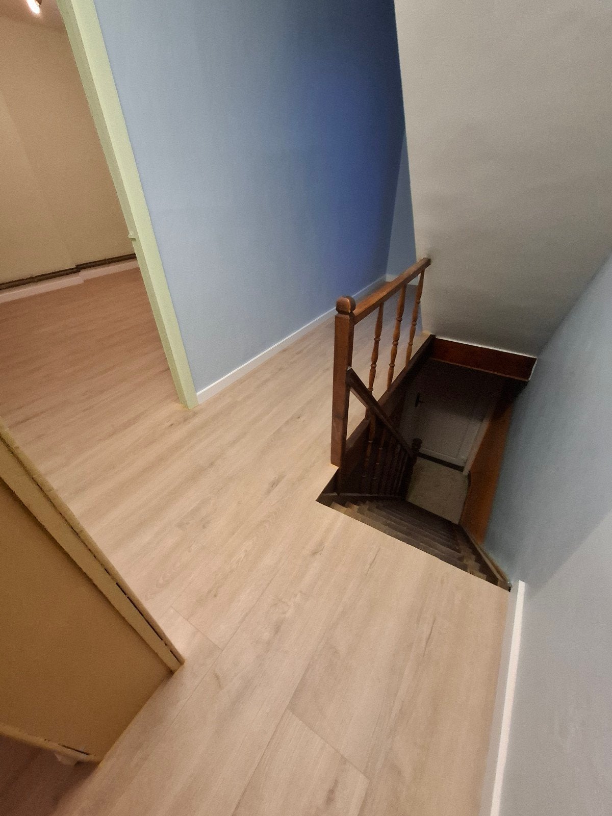 Pose parquet stratifier et vinyls a bonne prix., Enlèvement ou Envoi, Parquet