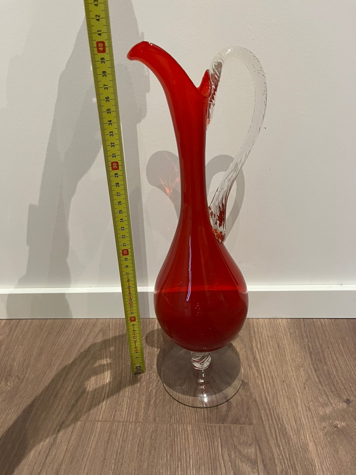 Rood vintage vaasje / kannetje - 40 cm hoog, Antiek en Kunst, Antiek | Glaswerk en Kristal, Ophalen of Verzenden