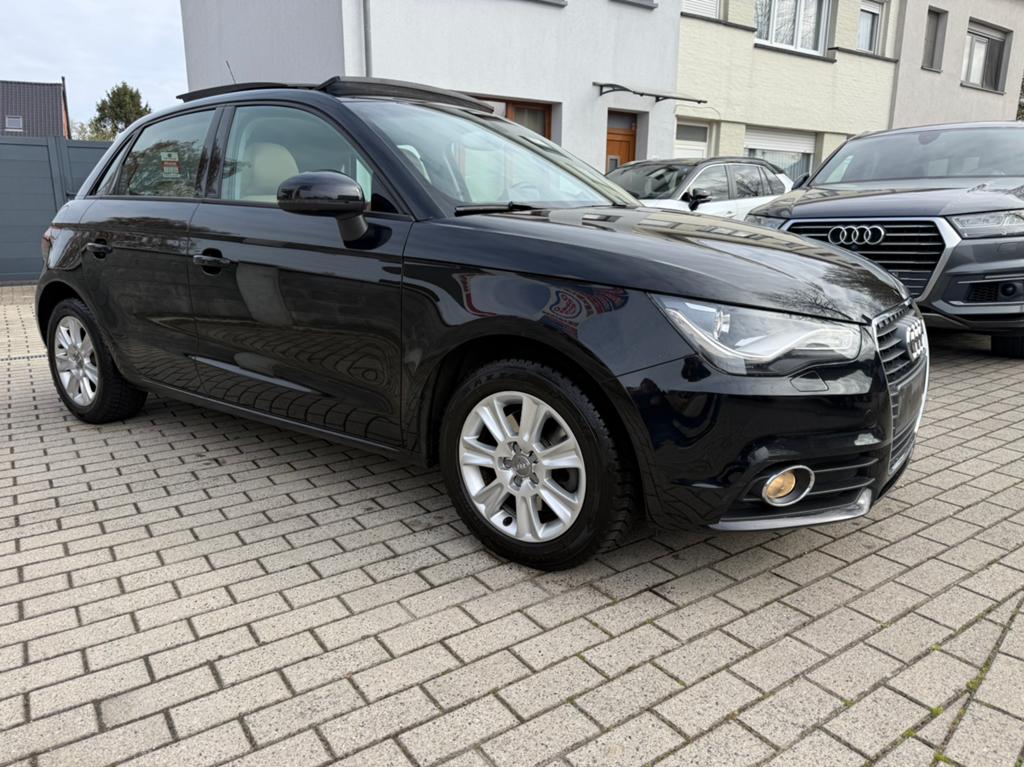 Audi A1 1.4 Benzine Automaat.  XENON, Auto's, Audi, A1, 4 cilinders, Zwart, Leder