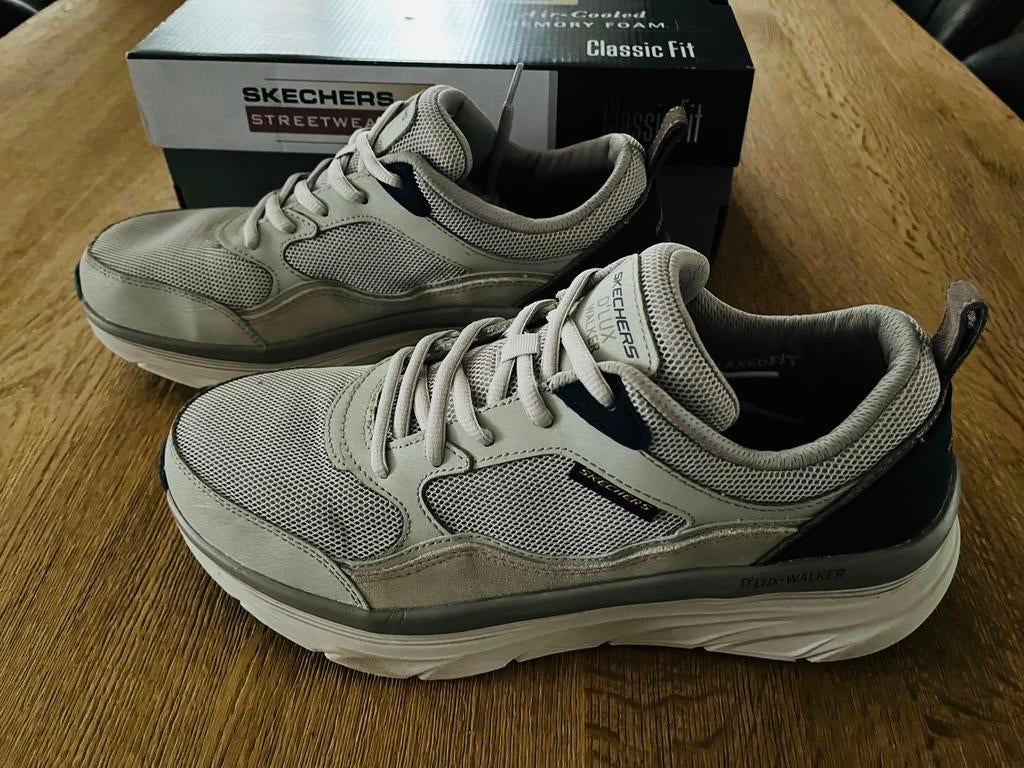 Skechers D'Lux Walker Relaxed Fit maat 45, Kleding | Heren, Schoenen, Bruin, Ophalen of Verzenden, Zo goed als nieuw, Sneakers