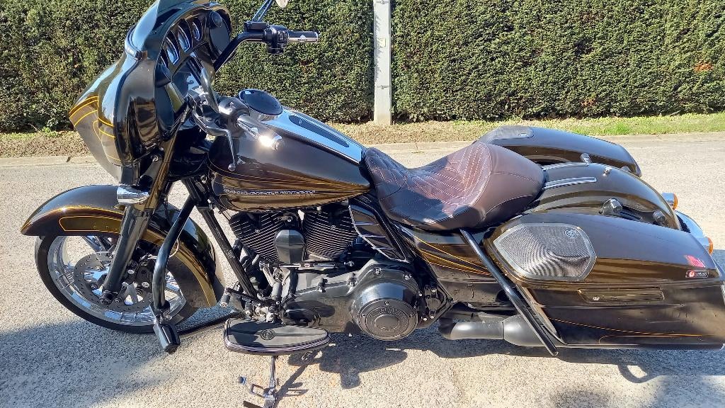 Street glide 2014 special paint gold flake, Motoren, 2 cilinders, Particulier, Toermotor, Minimaal motorrijbewijs A1