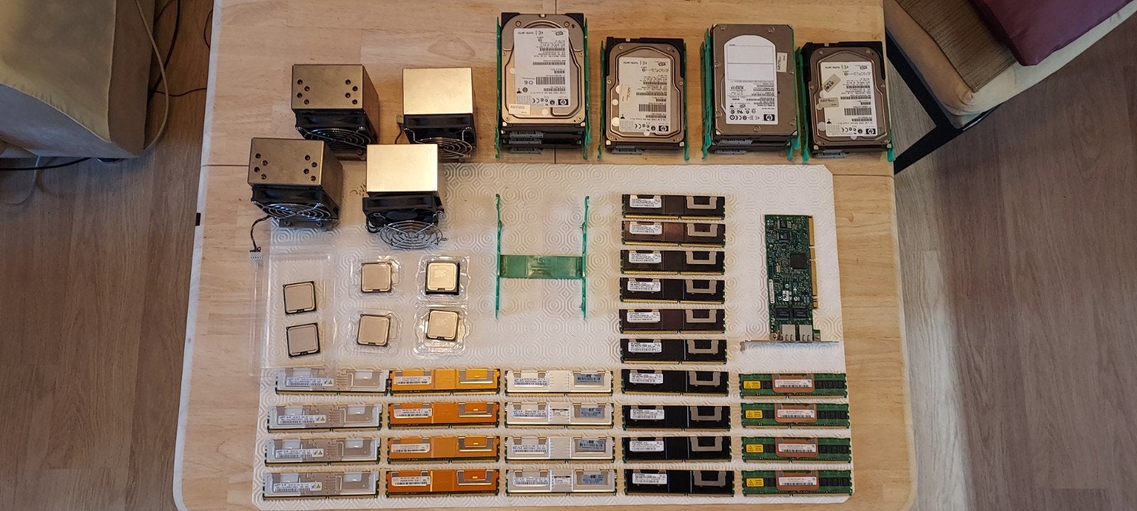Intel Xeon cpu's, SAS-Disken, workstation/Server RAM, enz., Computers en Software, Ophalen