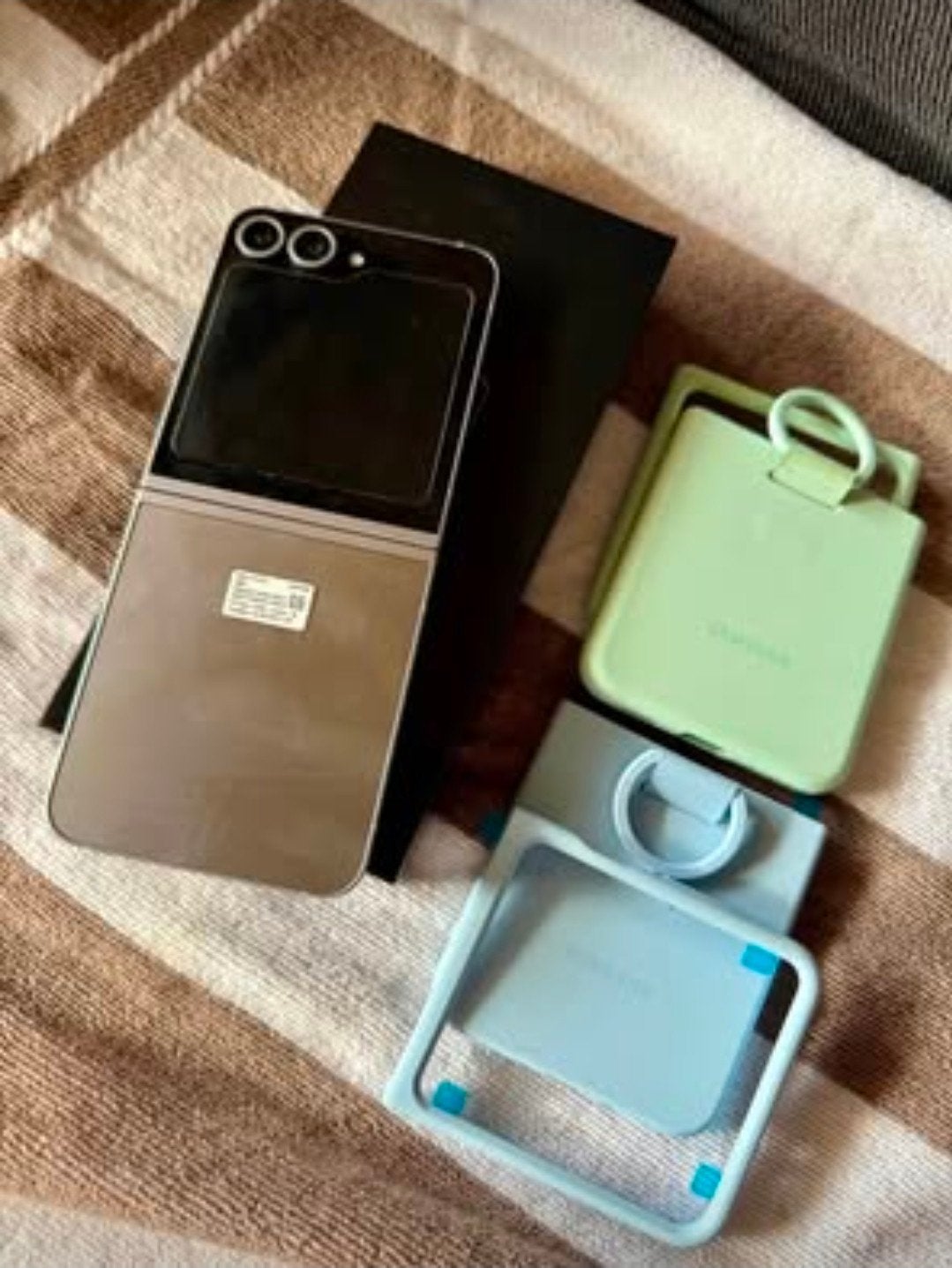 Samsung Z Flip 6 Silver  Shadow nieuwstaat en 2 org covers, Ophalen