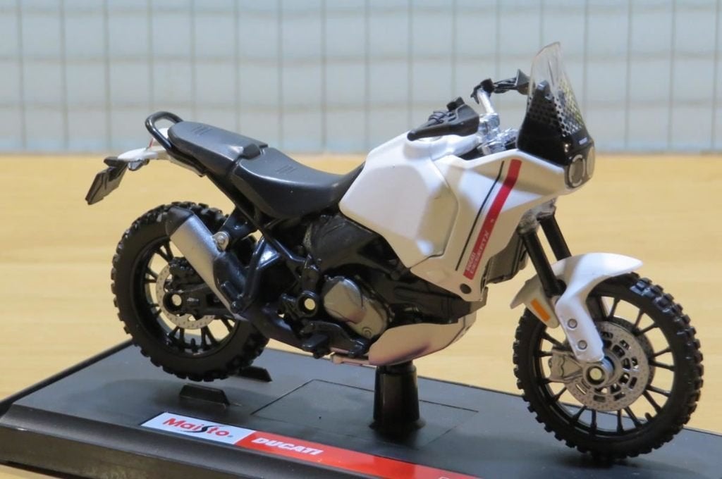 Ducati DesertX 1:18, Ophalen of Verzenden, Nieuw, Motor, Maisto