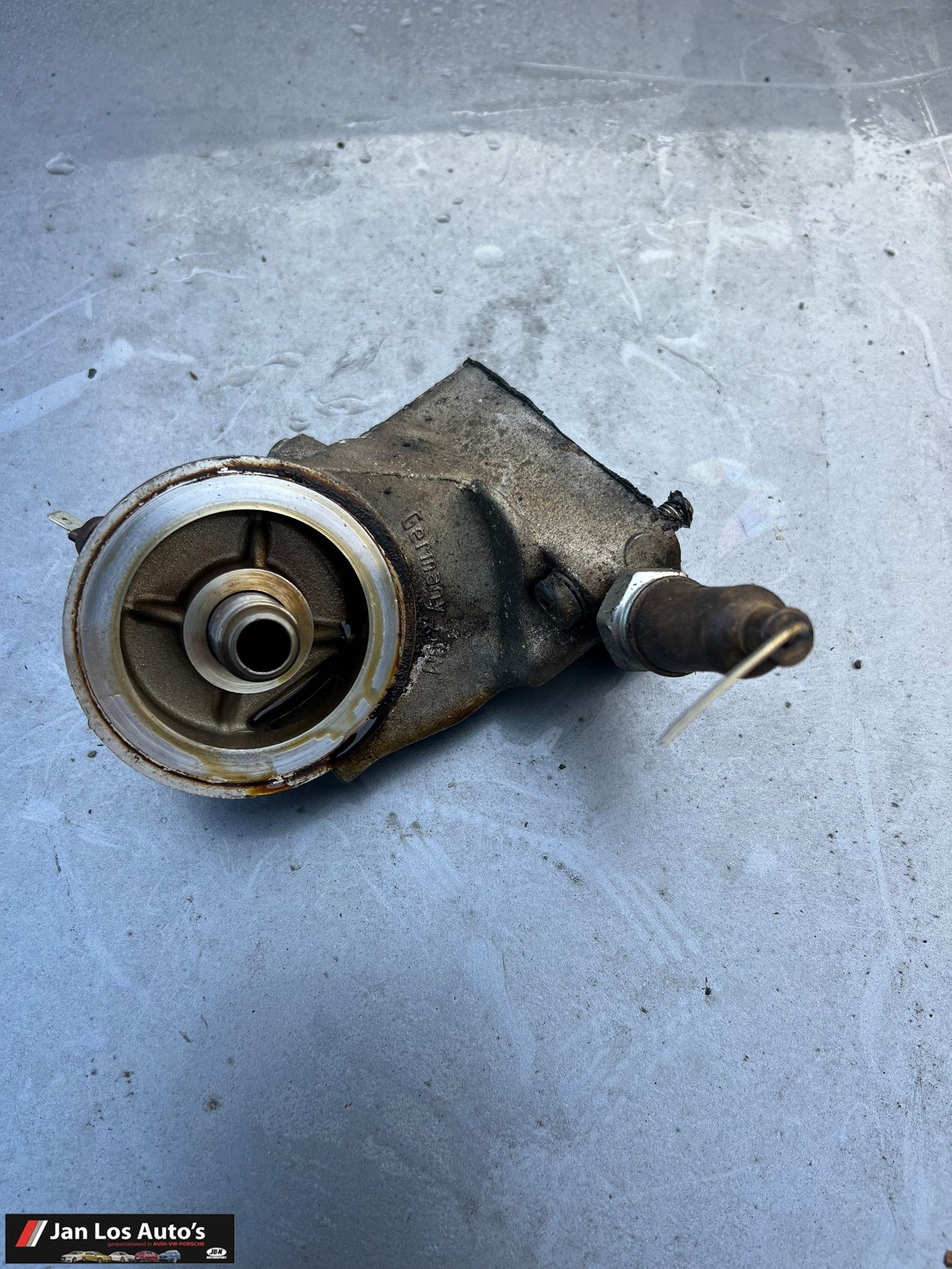 Audi 80 B4 2,0 ABT ABK oliefilterhuis  {schuin}, -, Origine de la pièce connue, Audi, Utilisé