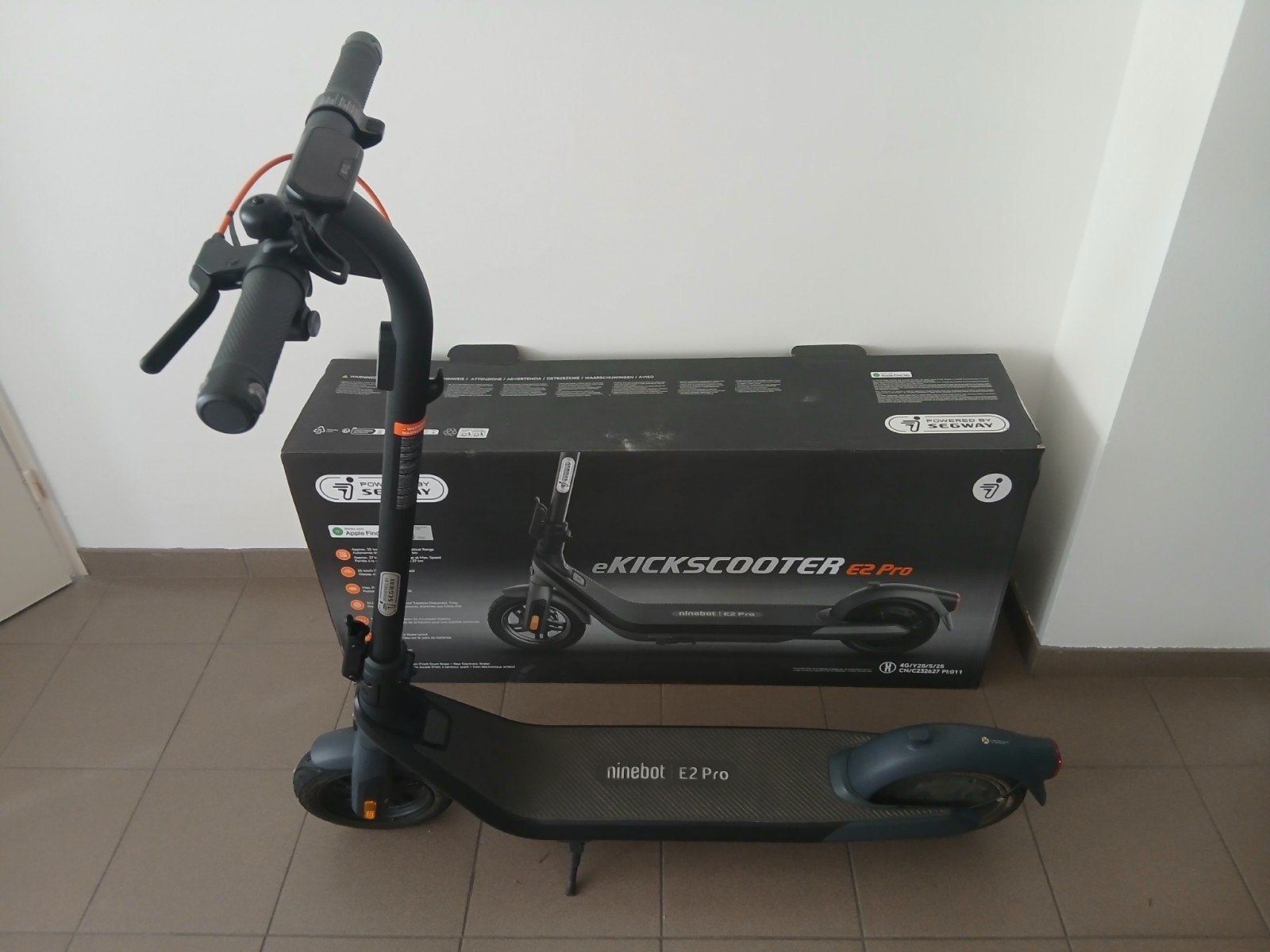 Ik verkoop mijn Ninebot e2 pro scooter, Fietsen en Brommers, Steps, Ophalen, Nieuw, Elektrische step (E-scooter), Ninebot e2pro