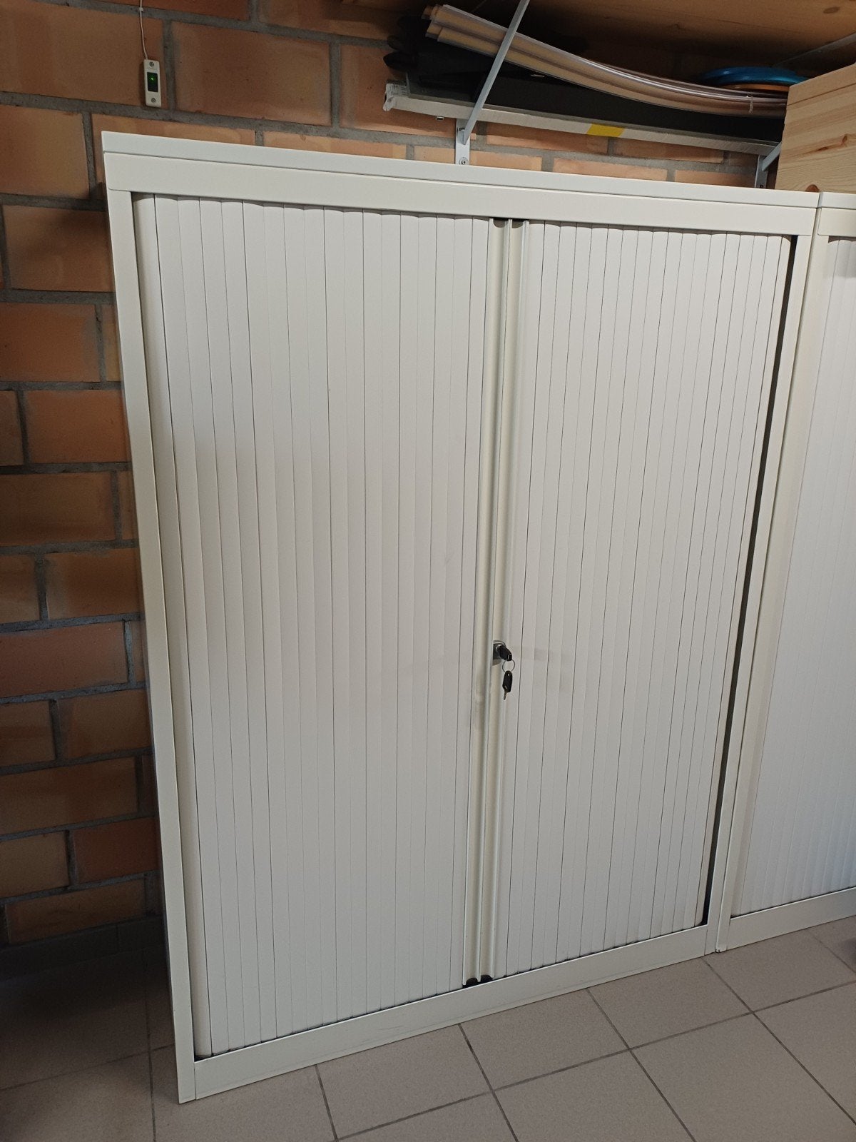 roldeurkasten, Ophalen, 100 tot 150 cm, Zo goed als nieuw, Metaal