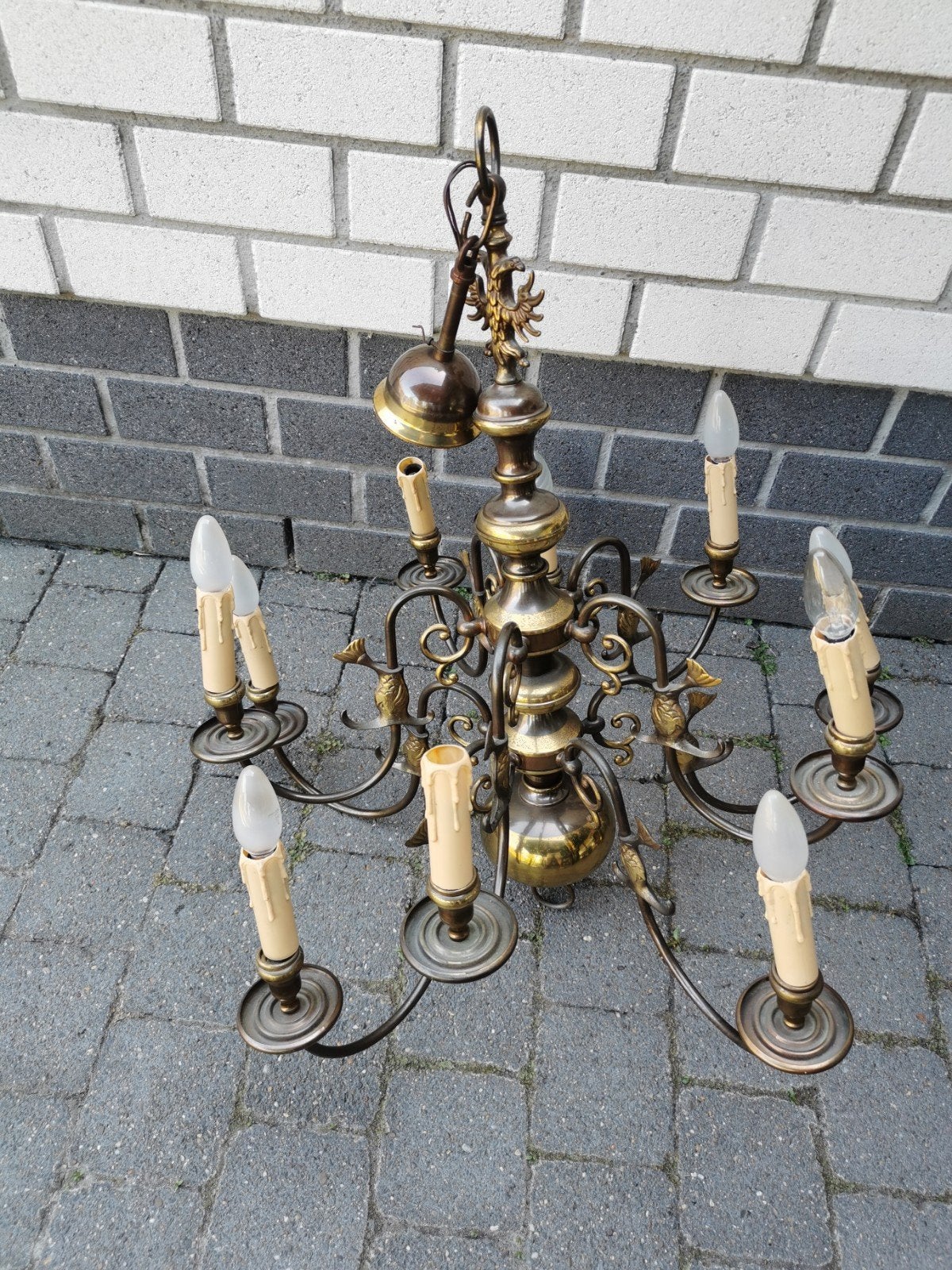 Koperen luster, Ophalen