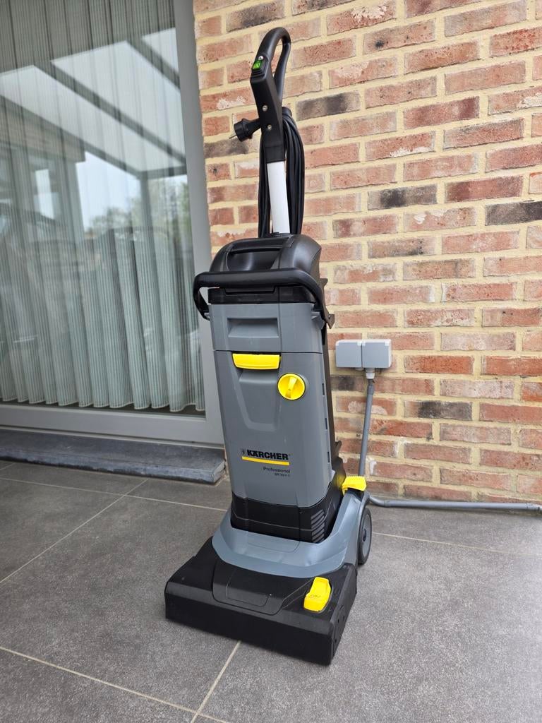 Kärcher BR 30 / 4C Professional Schrobzuigmachine op kabel, Ophalen of Verzenden, Gebruikt, Schrobmachine