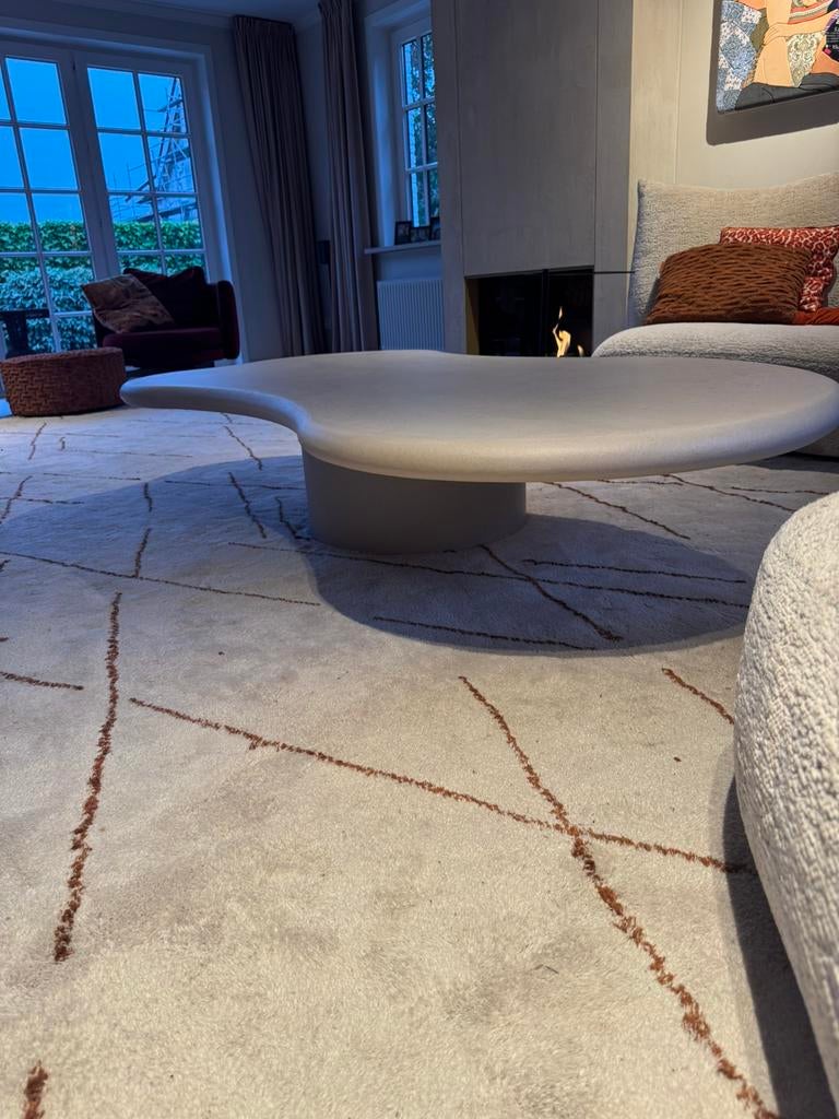 Organische design salontafel beton ciré, 150 à 200 cm, Moins de 50 cm, Comme neuf, Enlèvement