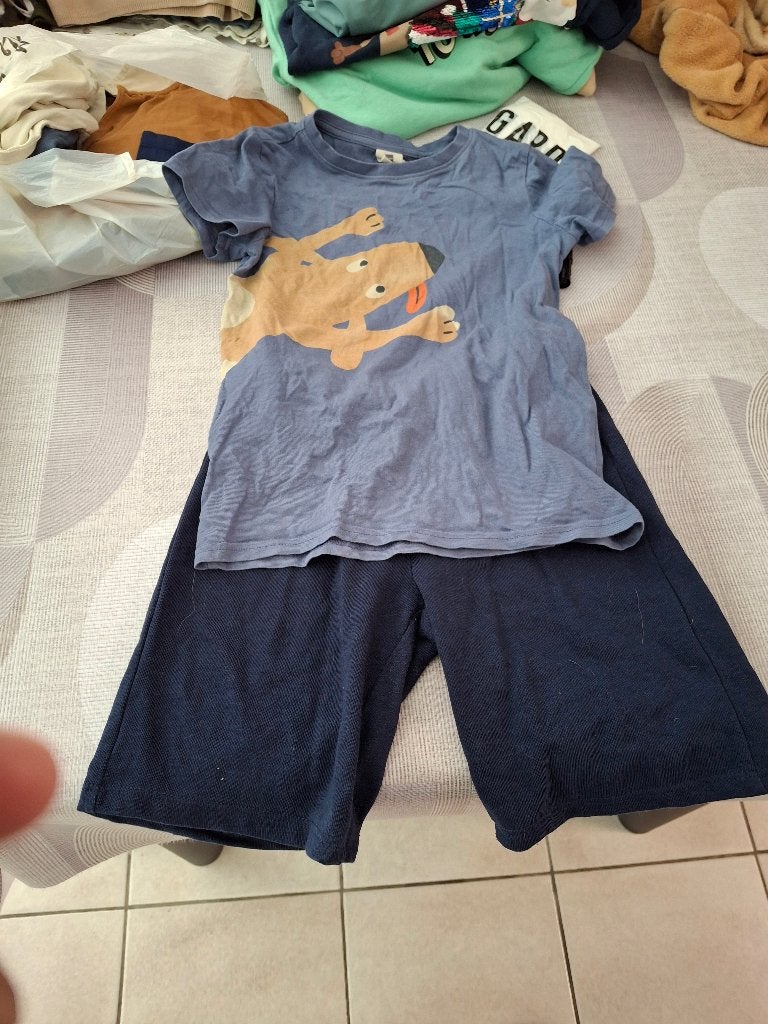 Ensemble t-shirt et short taille 122/128, Enlèvement, Utilisé, Garçon