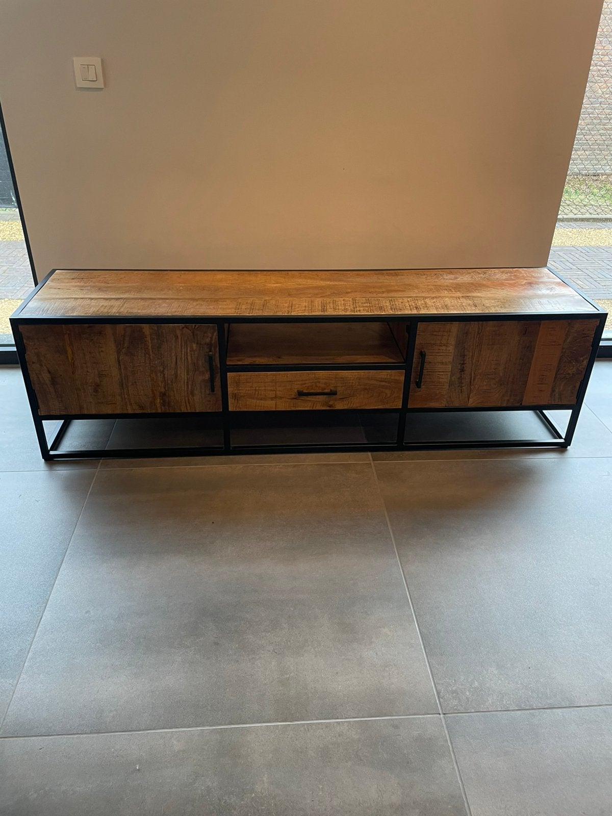 Tv meubel in mangohout, Maison & Meubles, Armoires | Mobilier de télévision, 25 à 50 cm, Enlèvement ou Envoi, Moins de 100 cm