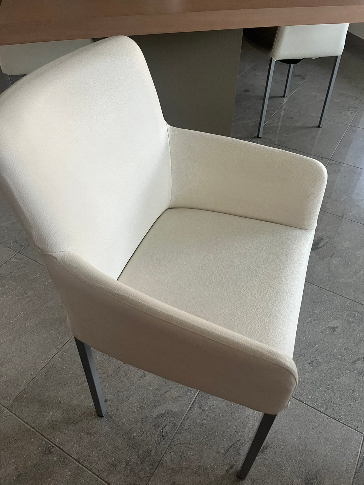 Comfortabele crèmekleurige stoel/zetel 4 stuks, Ophalen, Gebruikt, Grijs, Vier