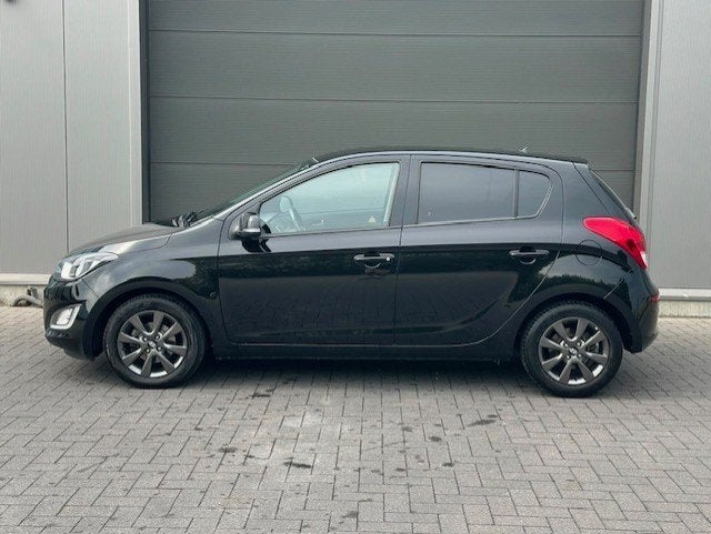 Hyundai I20 automaat 46.000km, Auto's, Hyundai, Euro 5, Stof, Start-stop-systeem, Zwart