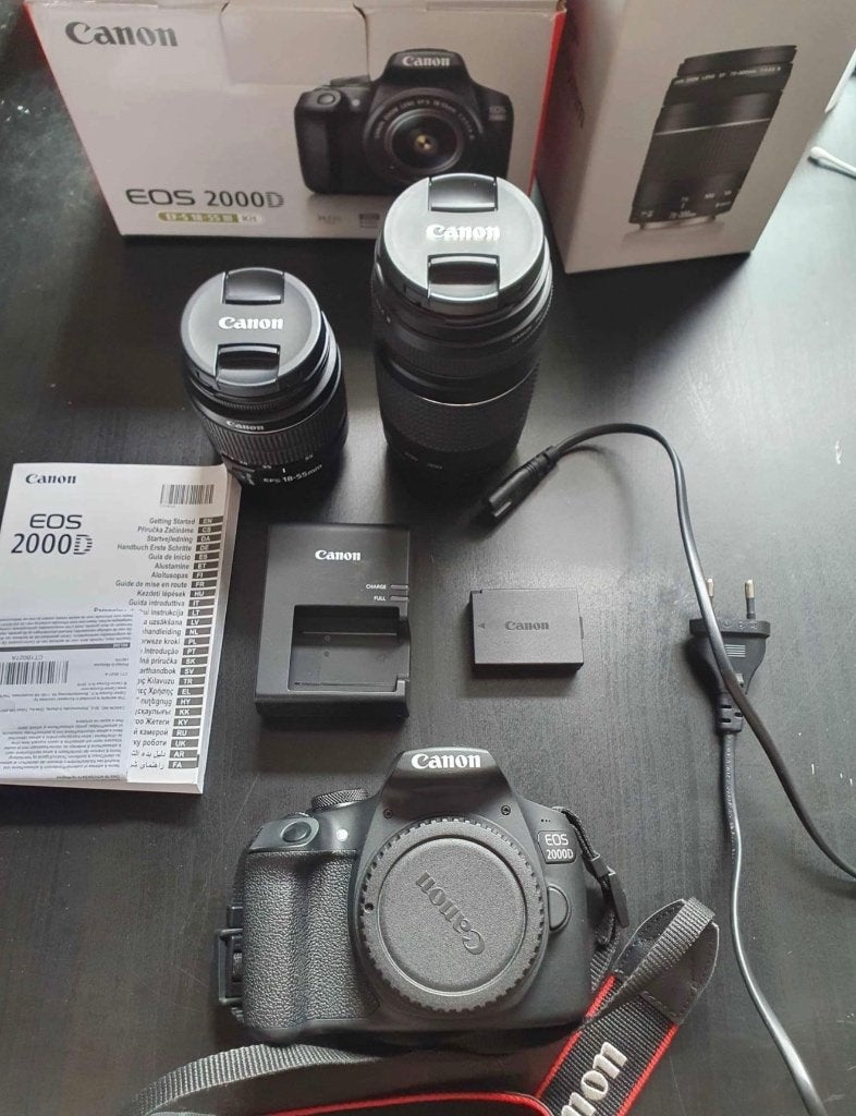 Canon EOS 2000D + Objectifs 18-55 IS II & 75-300 III, TV, Hi-fi & Vidéo, Appareils photo numériques, Comme neuf, Reflex miroir