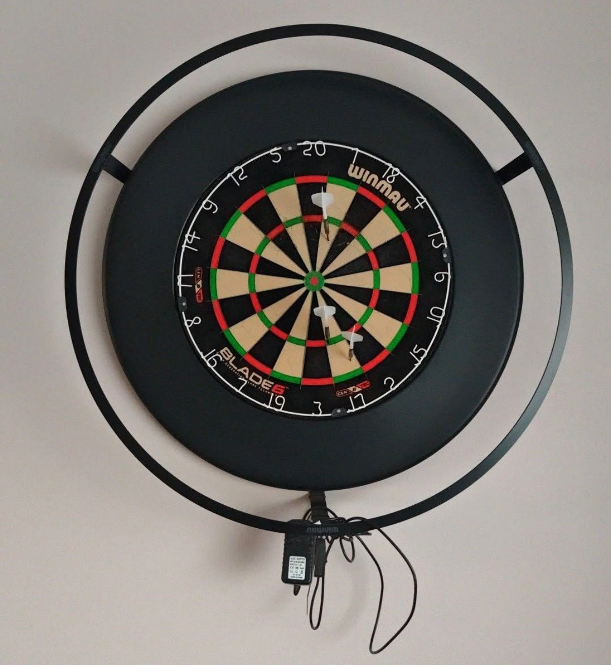 Winmau Plasma led + surround zwart, Sport en Fitness, Darts, Ophalen, Zo goed als nieuw