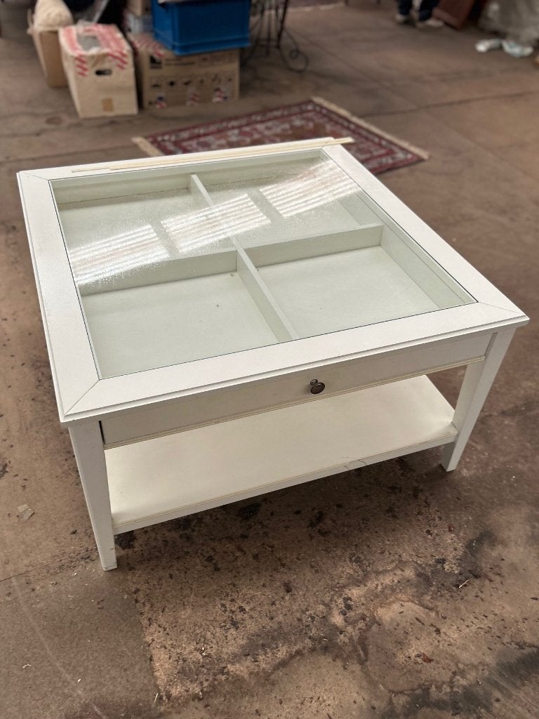 table basse, Autres essences de bois, Carré, Enlèvement, Utilisé