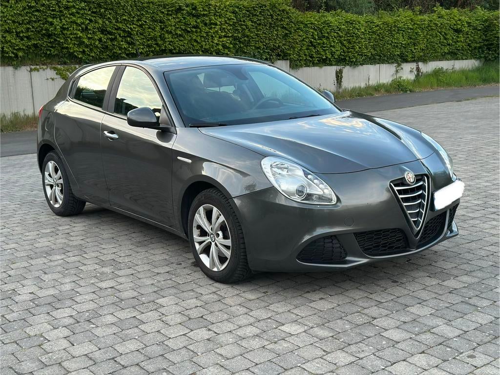 Alfa Romeo Giulietta 1.6 JTD-GPS-LED-Radar AR-Bluetooth AUX, Auto's, Bluetooth, Bedrijf, Diesel, Te koop