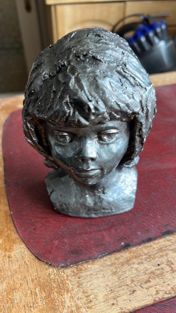 Bronzen beeld kindje, Ophalen, Brons