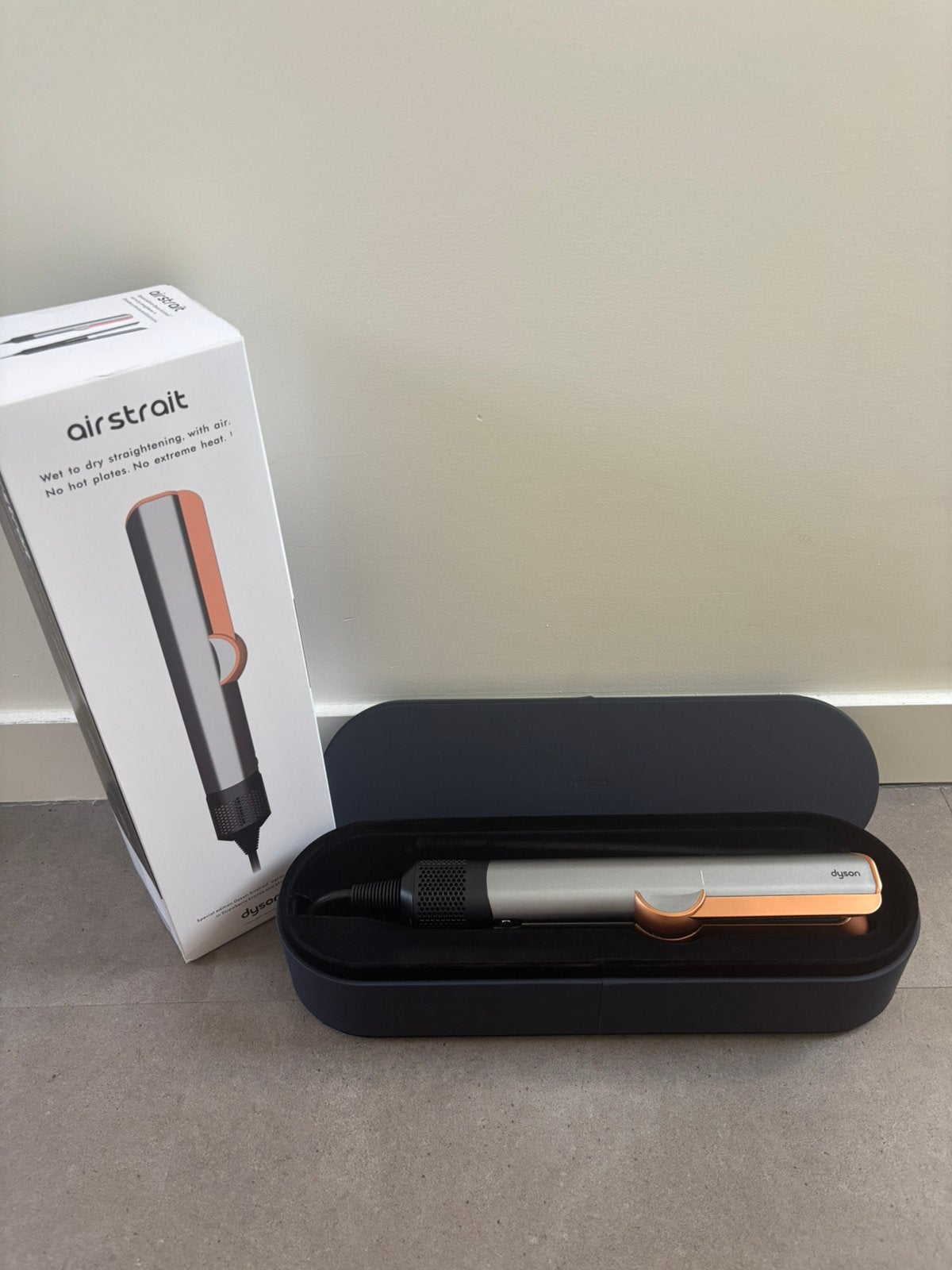 Dyson airstrait ht01 giftbox NIEUW, Handtassen en Accessoires, Ophalen of Verzenden, Zo goed als nieuw