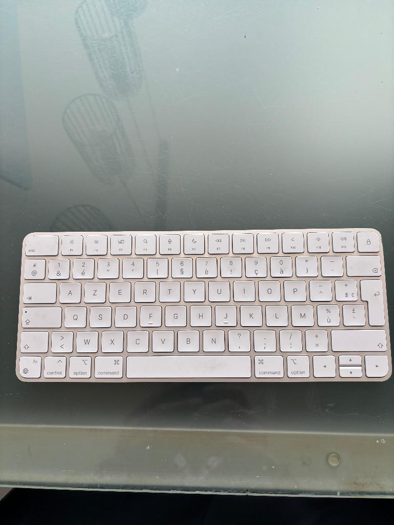 Apple Magic Keyboard azerty, Computers en Software, Toetsenborden, Azerty, Ophalen of Verzenden, Zo goed als nieuw, Draadloos