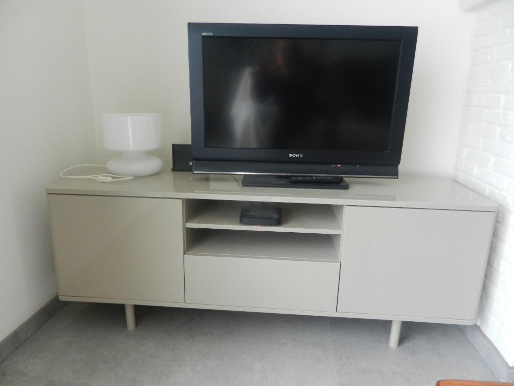 Ikea Mostorp tv-kast - beige hoogglans - als nieuw, Ophalen, Overige materialen, 150 tot 200 cm, Zo goed als nieuw