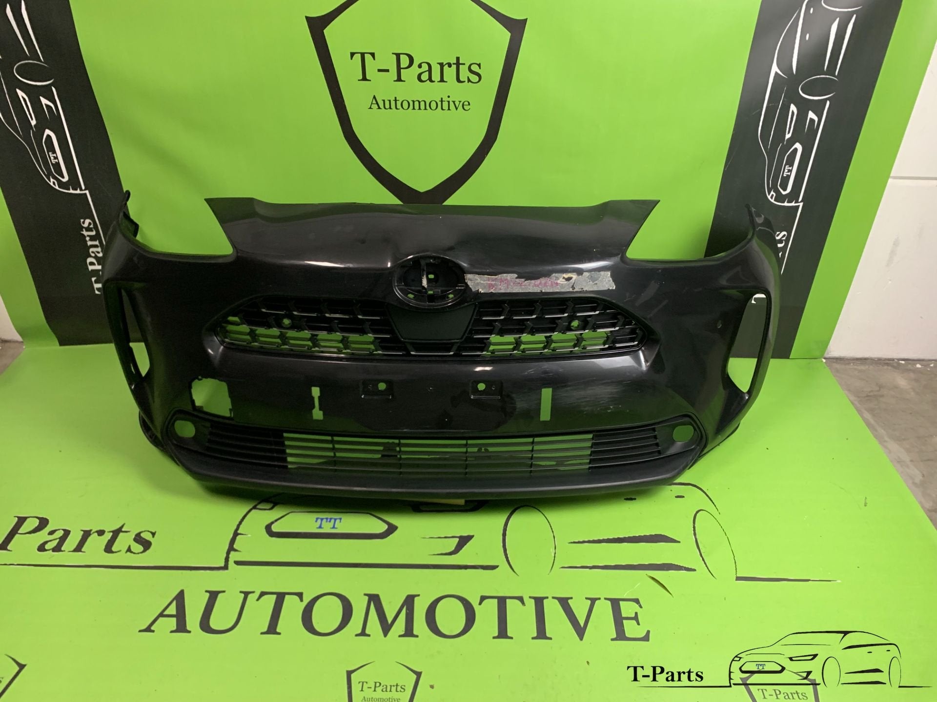 toyota yaris cross voorbumper bumper PDC, Info@fabrikant.eu, Toyota, Bumper, Fabrikantstraat 1
1000 AA  Amsterdam