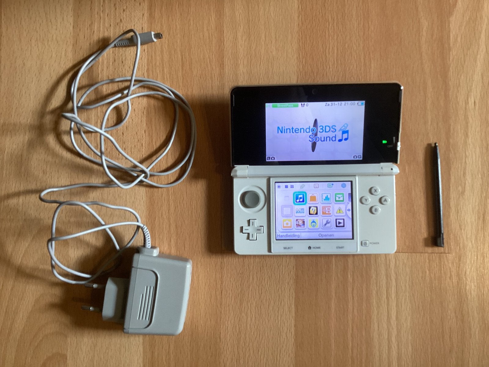 Nintendo 3DS met oplader, Games en Spelcomputers, Ophalen of Verzenden, Wit, 3DS