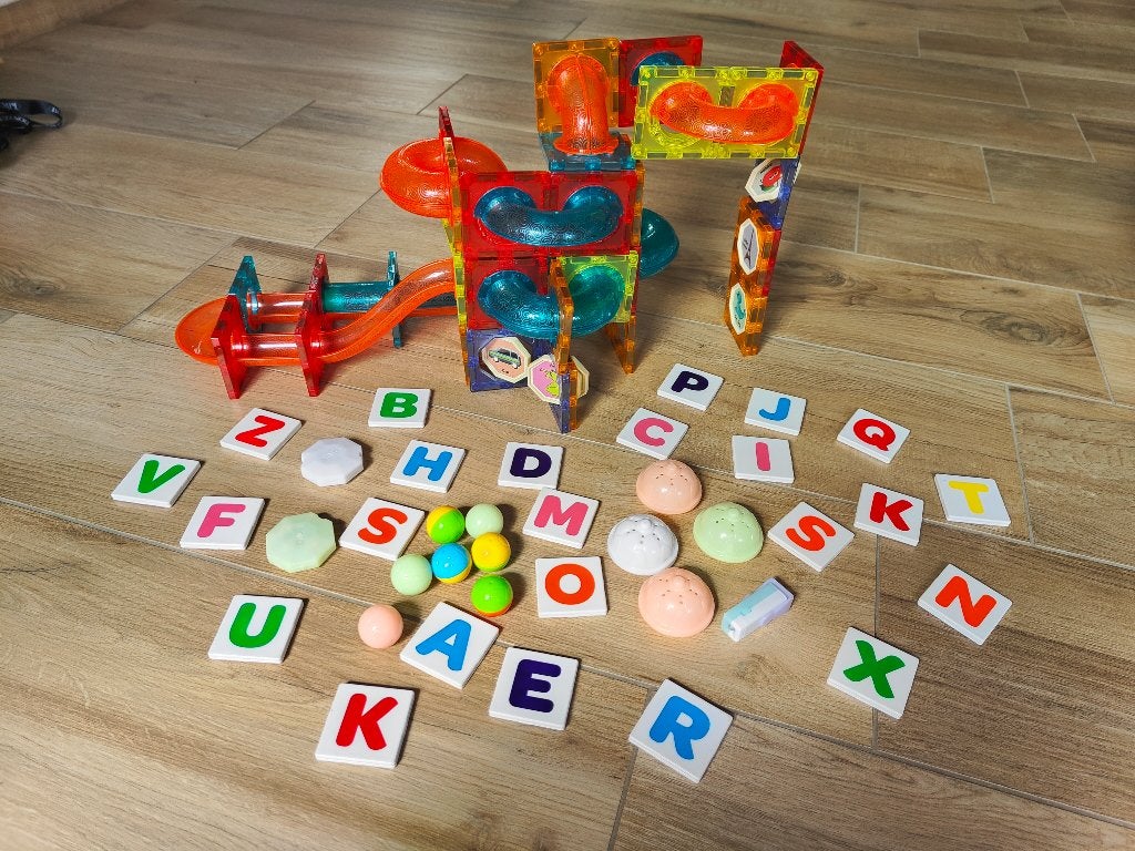Magnetic tiles + knikkerbaan + 3 dino's, Enlèvement