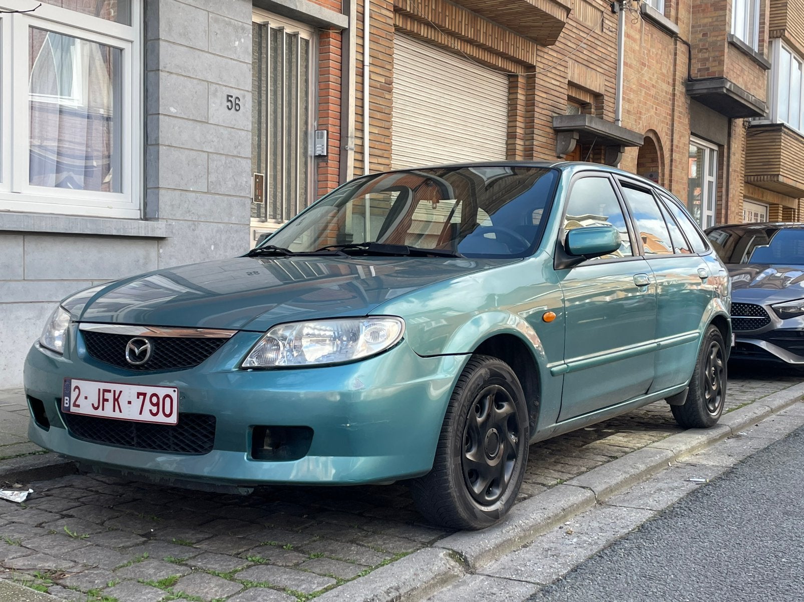 Mazda 323f automatique 94.000 essence, Autos, Autres modèles, Achat, Carnet d'entretien, 5 portes
