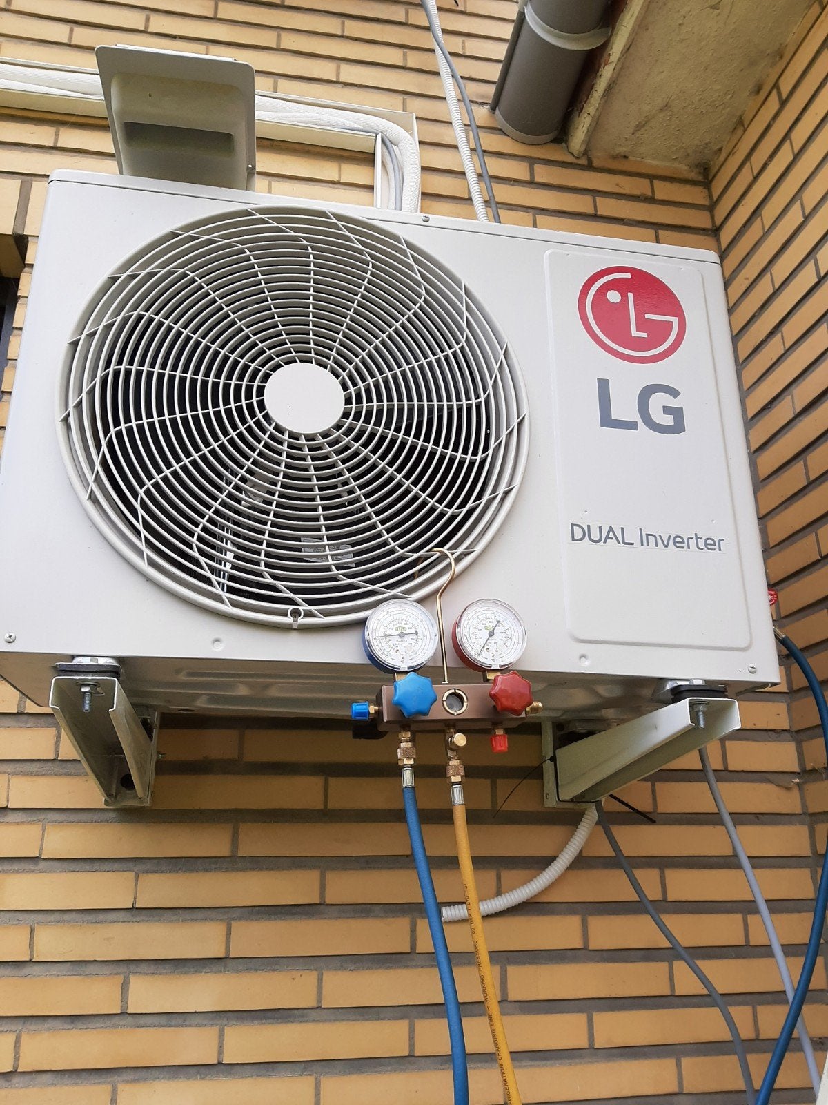 Airco's bijvullen, aansluiten, opstarten, Ophalen