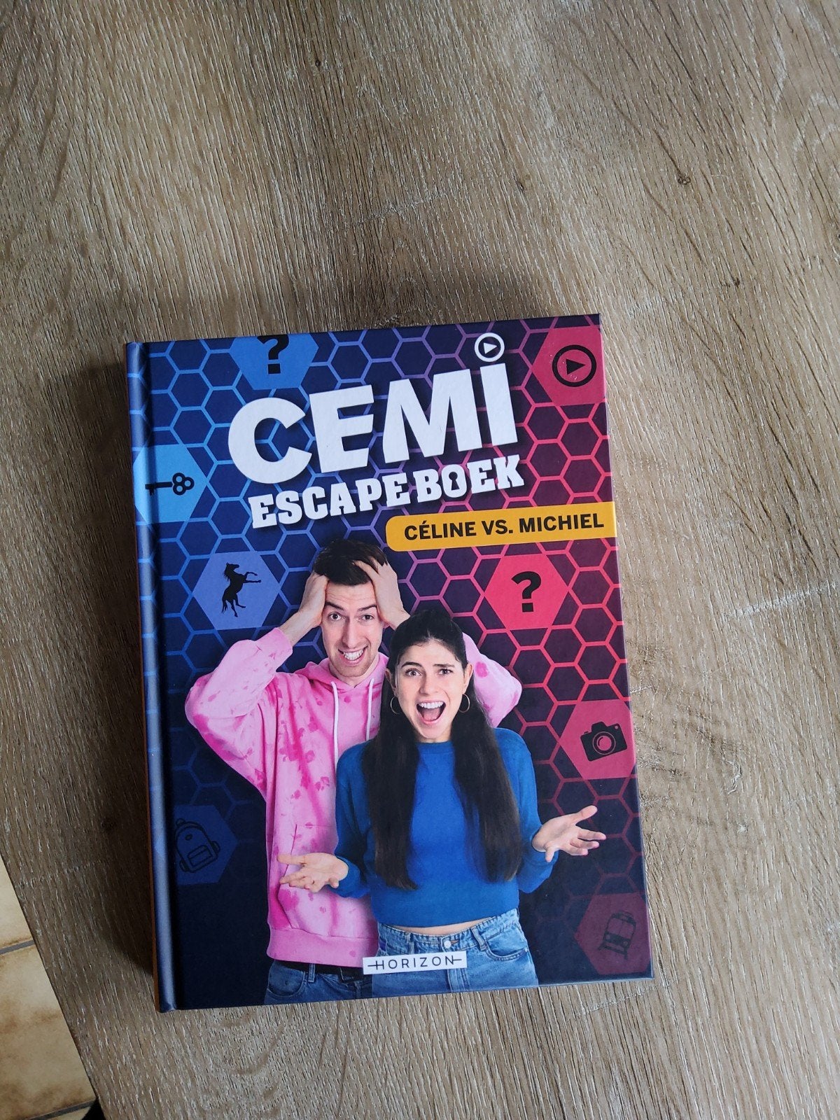 Cemi escapeboek, Ophalen