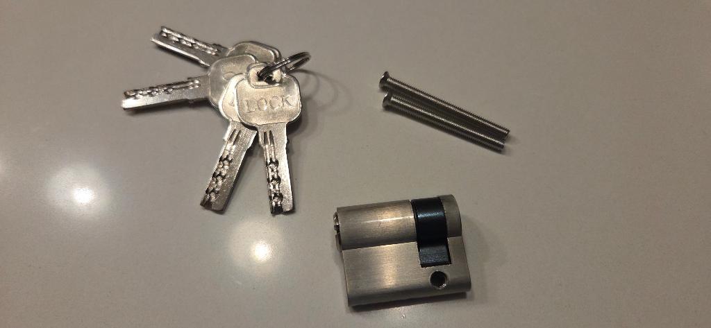 Cilindre 40mm - 30/10mm avec 5 clefs, Bricolage & Construction, Enlèvement ou Envoi, Neuf, Fer, Autres types