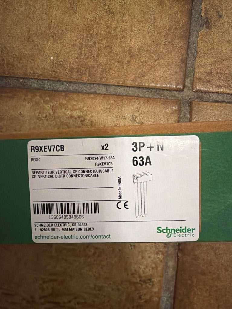Schneider Resi9 XE verticale verdeler 4P 63A R9XEV7CB (2 st), Ophalen of Verzenden, Nieuw, Schneider Electric, Groepenkast