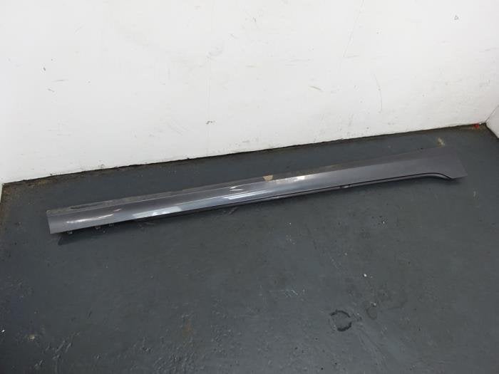 Zijskirt rechts van een BMW 3-Serie (B39), Gebruikt, -, -, Ophalen of Verzenden