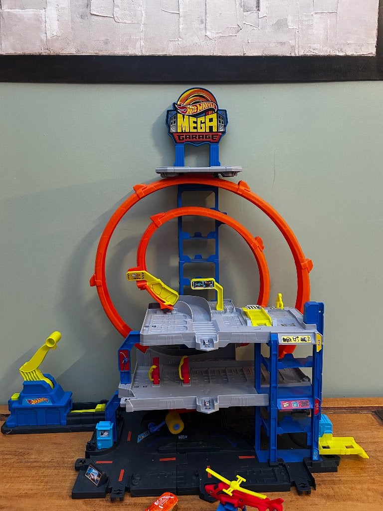 Hot wheels grote garage, Kinderen en Baby's, Ophalen, Zo goed als nieuw, Hot Wheels, Met looping