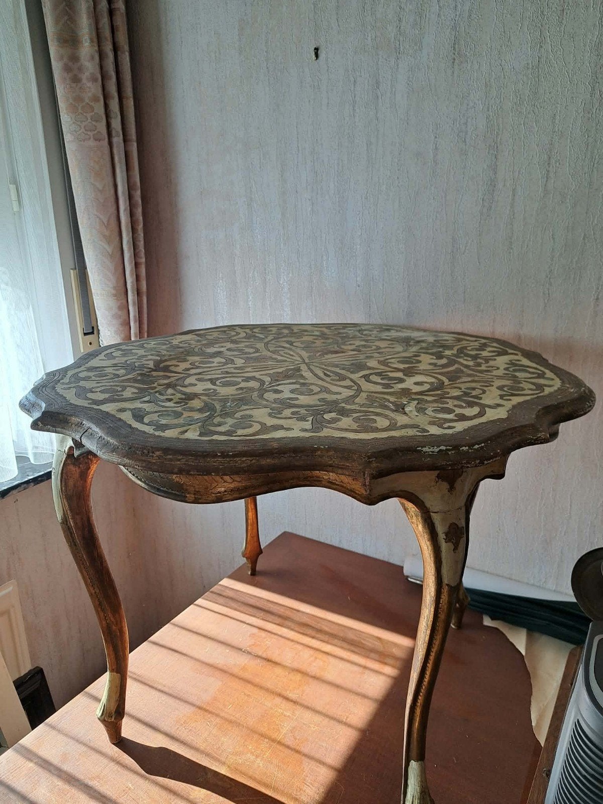 antiek tafeltje, Ophalen