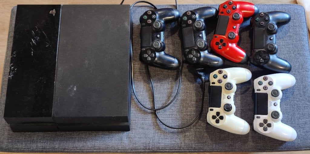 Sony Playstation 4 (PS4) + 6 Controllers, Consoles de jeu & Jeux vidéo, Consoles de jeu | Sony PlayStation 4, 500 GB, Enlèvement ou Envoi